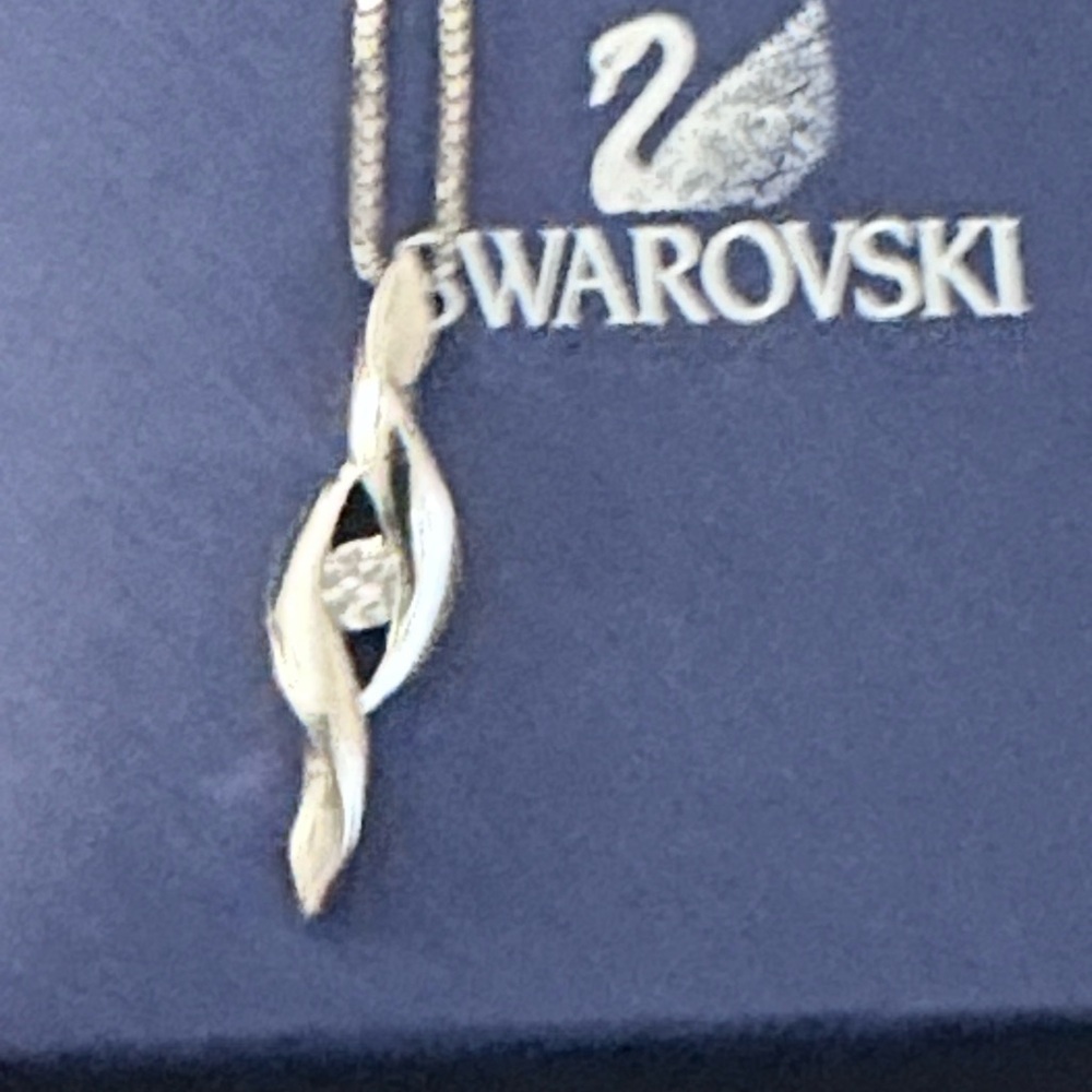 Swarovski Rhodium played Crystal Necklace Elegant Design